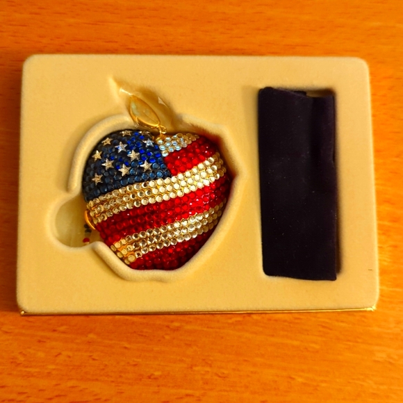 Estee Lauder New York Spirit Compact w Swarovski Crystals - Picture 4 of 9